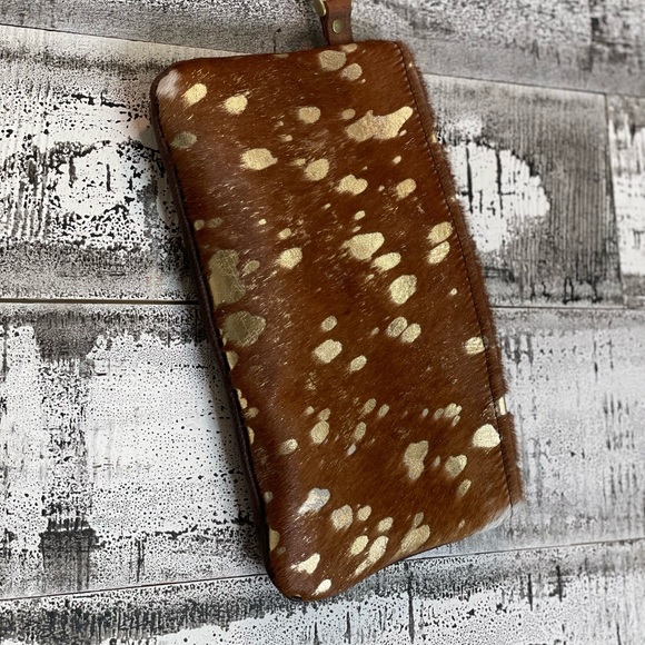 Cowhide Wristlet brown hair on hide with stunning gold acid wash highlights - Picture 4 of 9